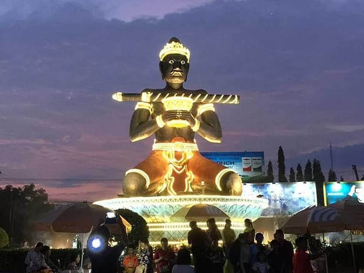 Battambang Highlights, Bamboo Train & Bat Cave Private Tour, photo 3