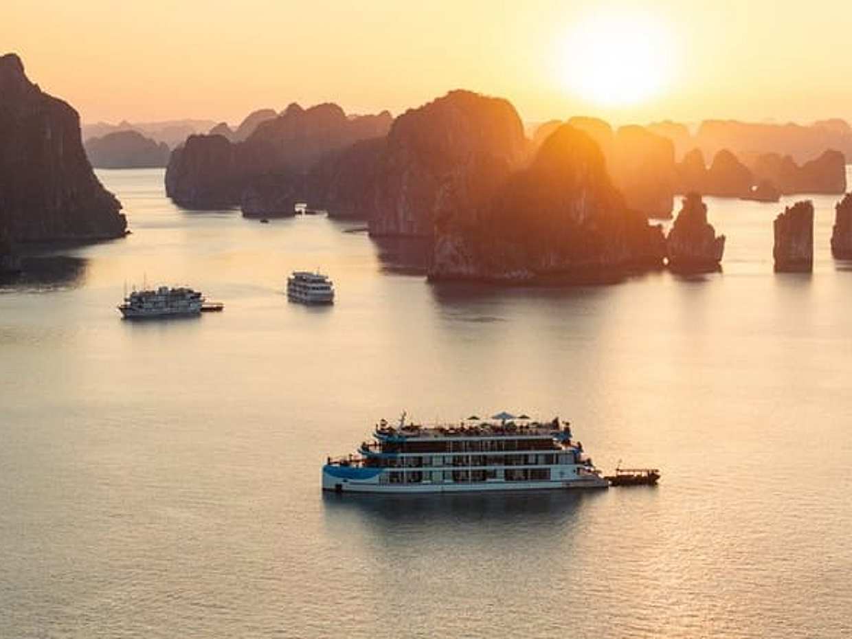 Hanoi: 5-Star Bai Tu Long Bay Escape – 2D1N Luxury Cycad Cruise