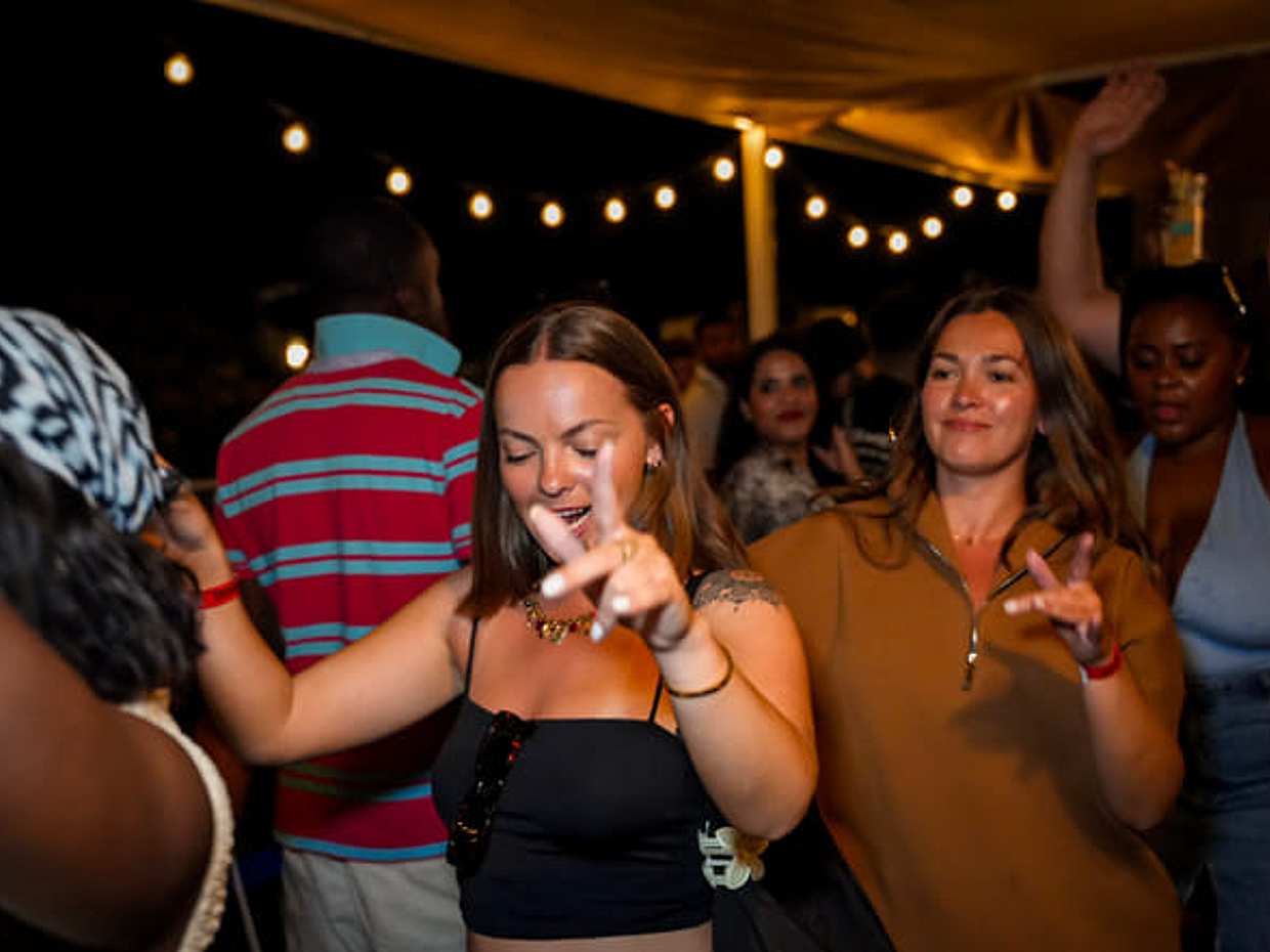 Barcelona Nightlife Experience: Karaoke, Dance & Club VIP Entrence, photo 2