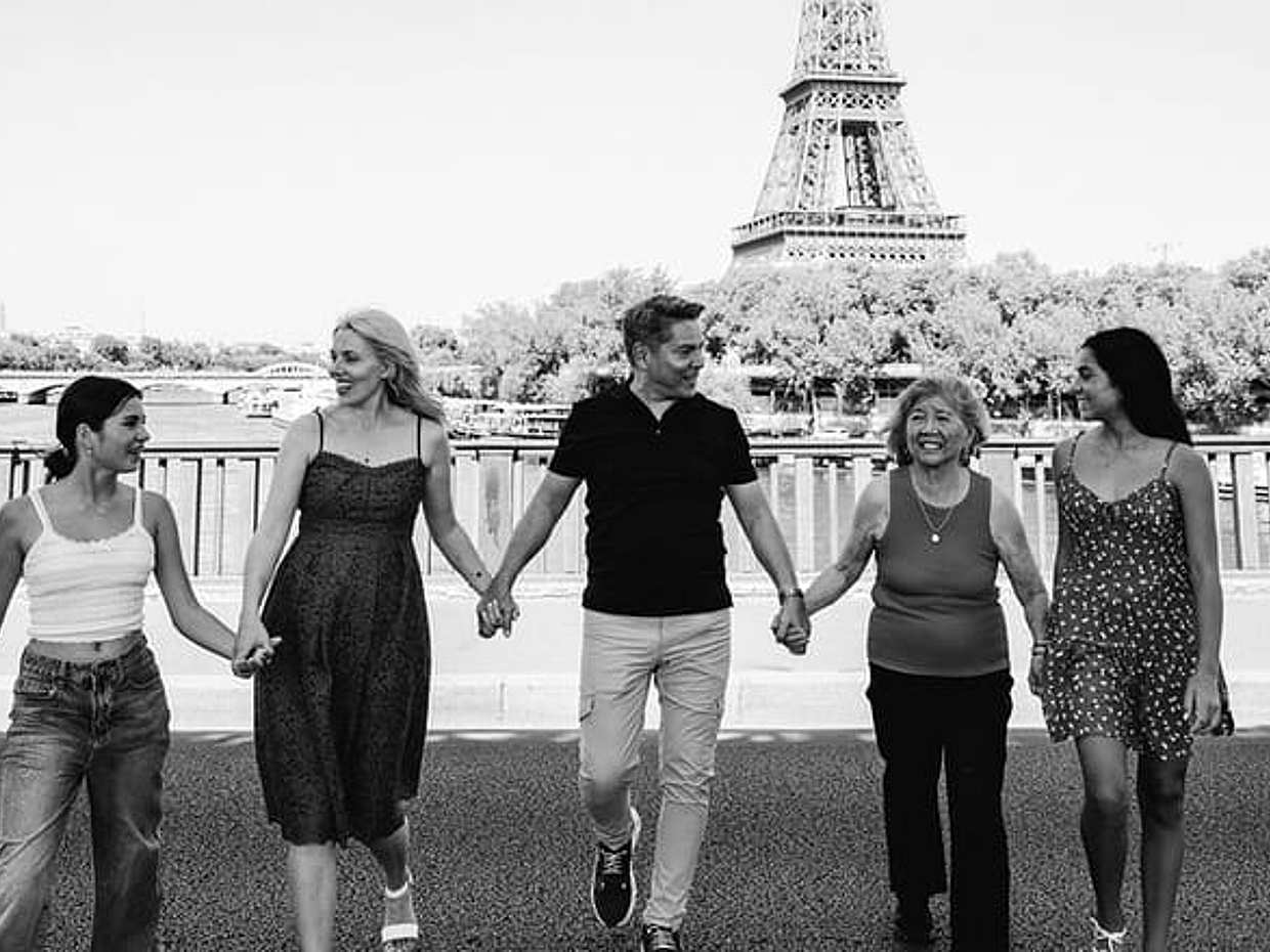 Photographer, Professional Photo Shoot - Eiffel Tower in France, Paris, photo 2