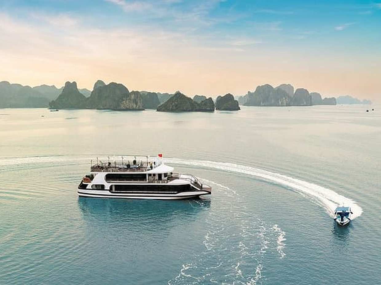Deluxe Cruise from Hanoi: Halong Bay Tour with Set Menu, photo 2