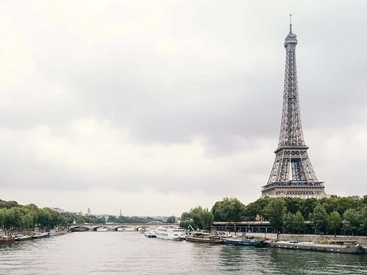 Half Day Tour Throughout Paris in Vintage Car & Crazy Horse, photo 5