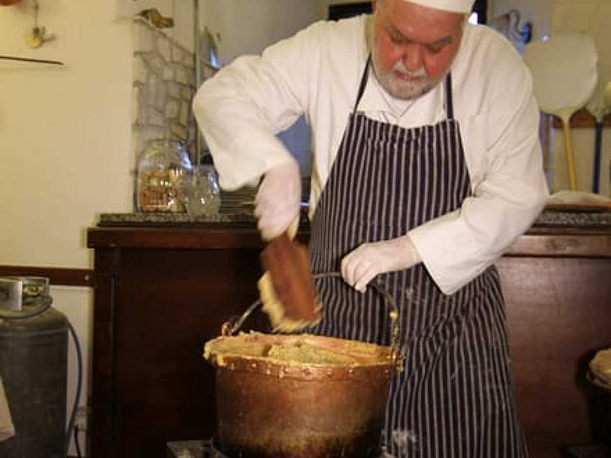 Cooking experience in the heart of Abruzzo: learn to do "La polenta rognosa" in Pettorano sul Gizio