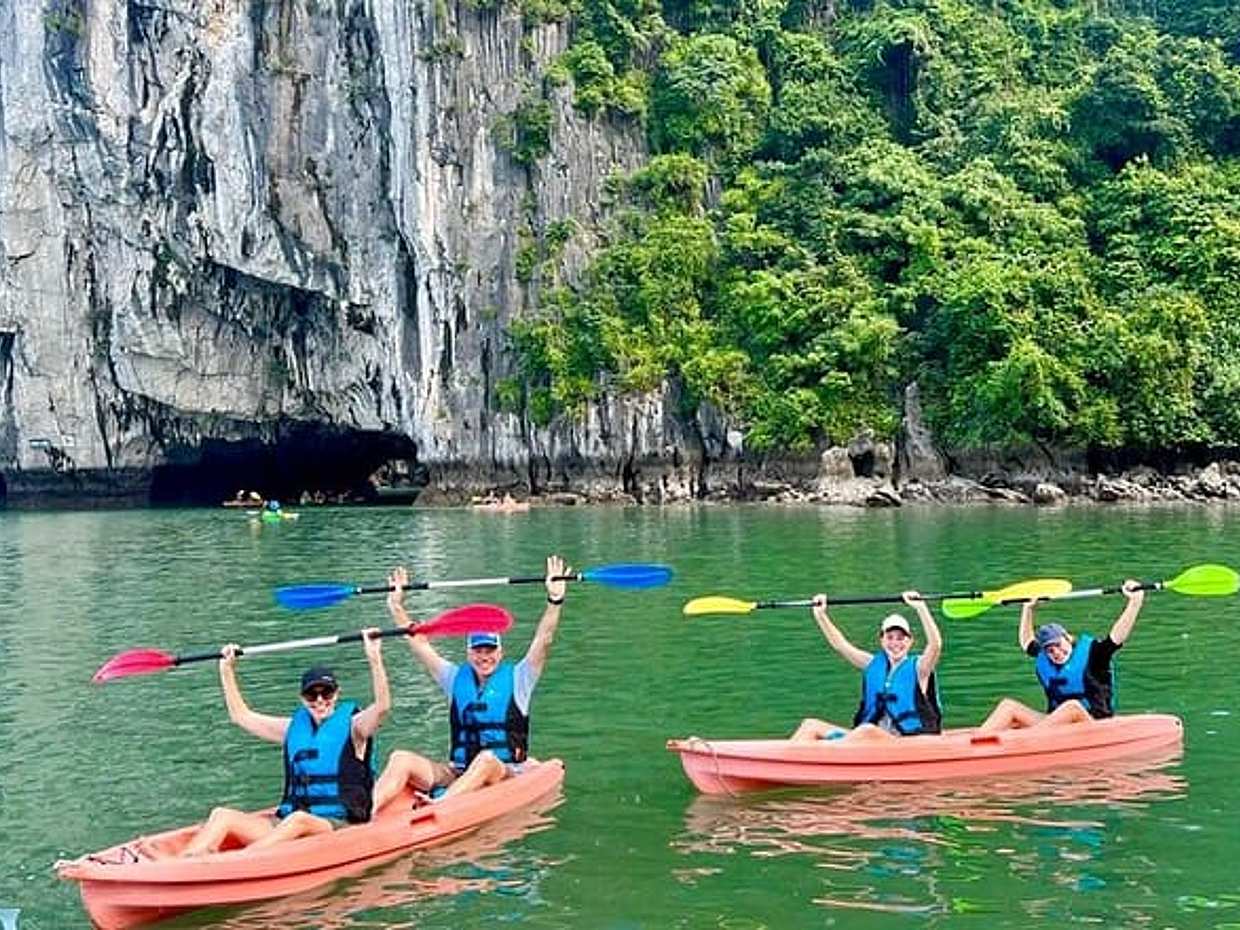 Luxury Halong Bay Leona Cruise from Halong Port Shore Excursion, photo 3
