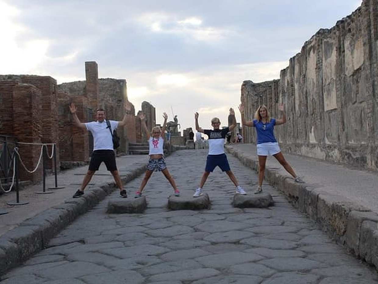Pompeii tour and wine tasting