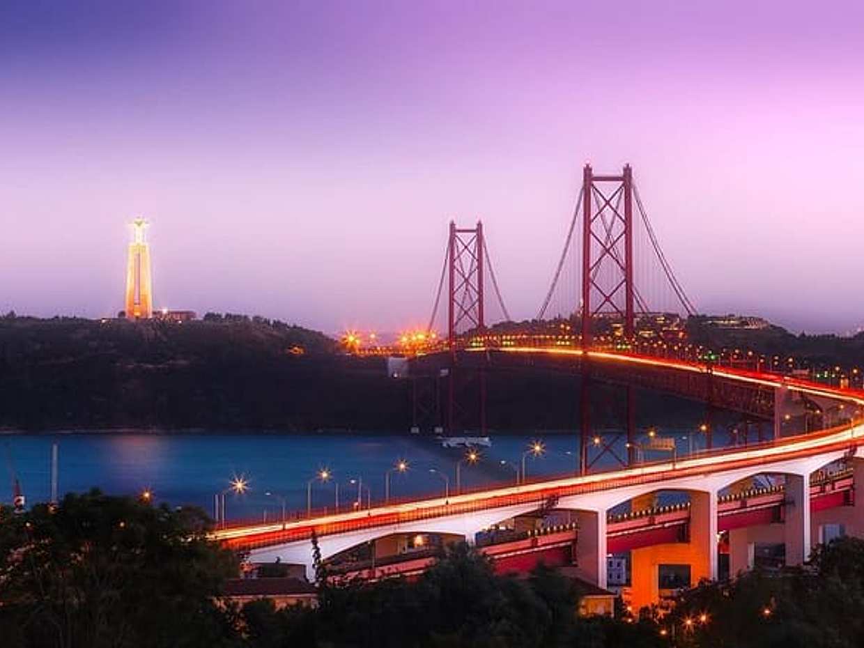 Private Transfer from Santiago de Compostela to Lisbon + 2h Sightseeing, photo 2
