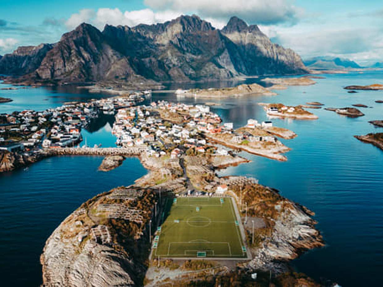 Lofoten Highlights Photo Tour - Henningsvær & Haukland 