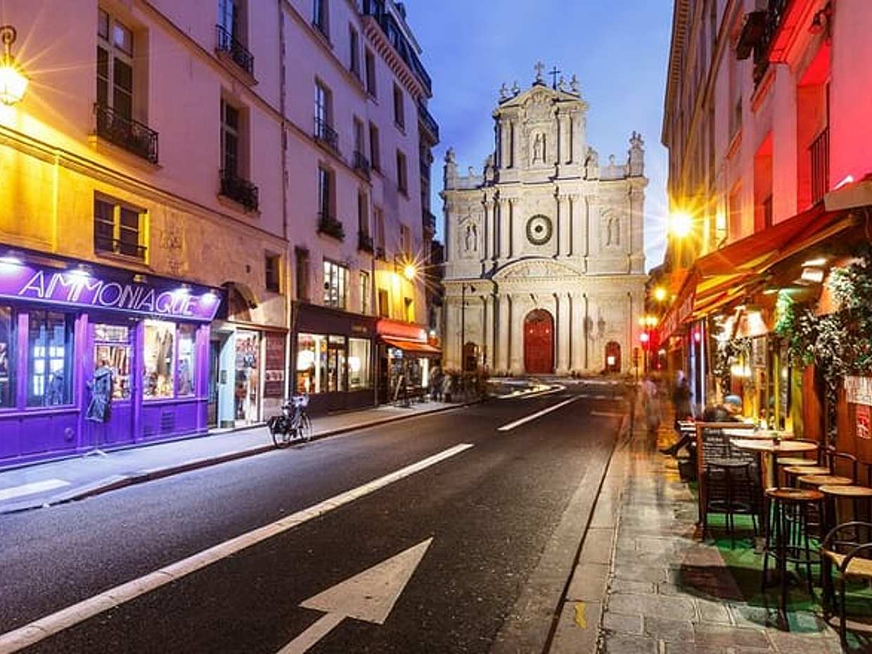 8 hours Paris city tour with Montmartre, Le Marais and Crazy horse