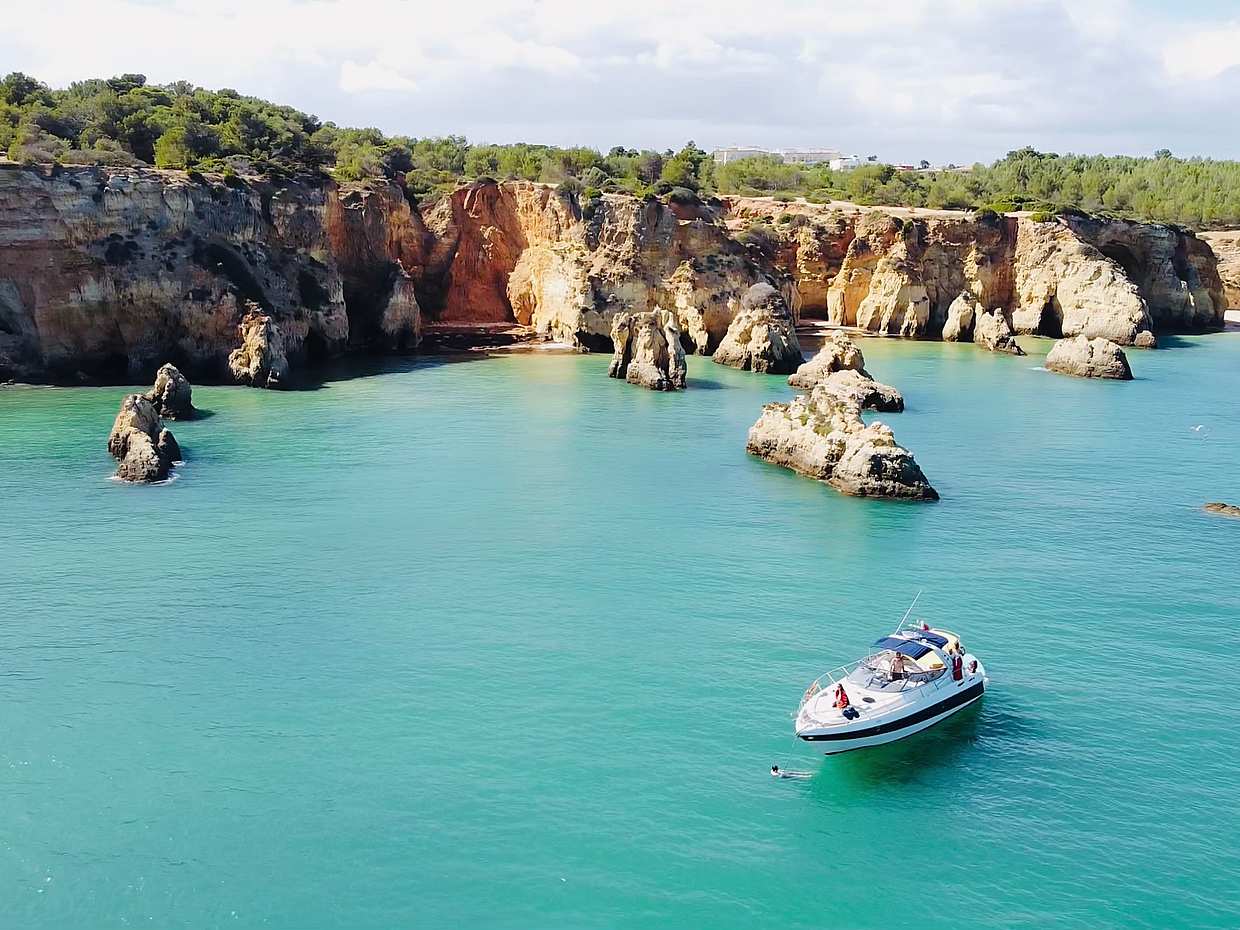 Celodenní pronájem jachty s nápoji, tapas a paddleboardy a kajakem v Portugalsku, Lagos.
, photo 4