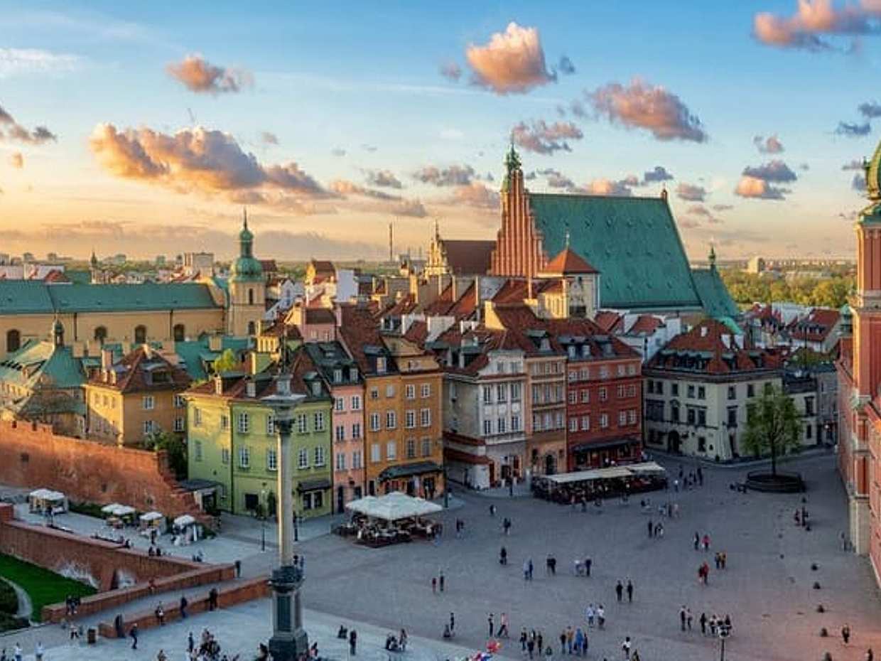 Warsaw Scavenger Hunt & Highlights Self-Guided Walking Tour in Poland