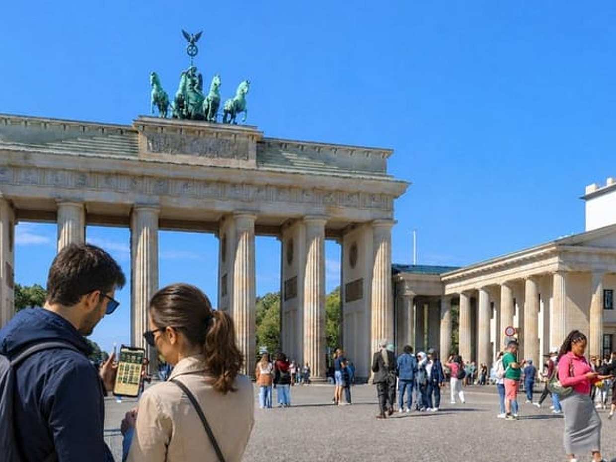 Berlin Scavenger Hunt & Highlights Self-Guided Walking Tour in Germany