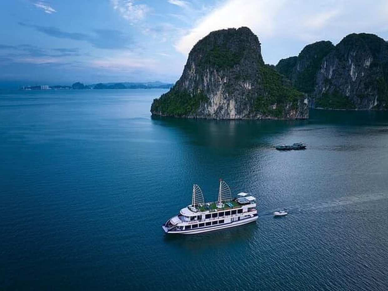 Halong Bay Day Cruise: Jacuzzi, Lunch, Cave, Kayak & Sunset Party, Vietnam