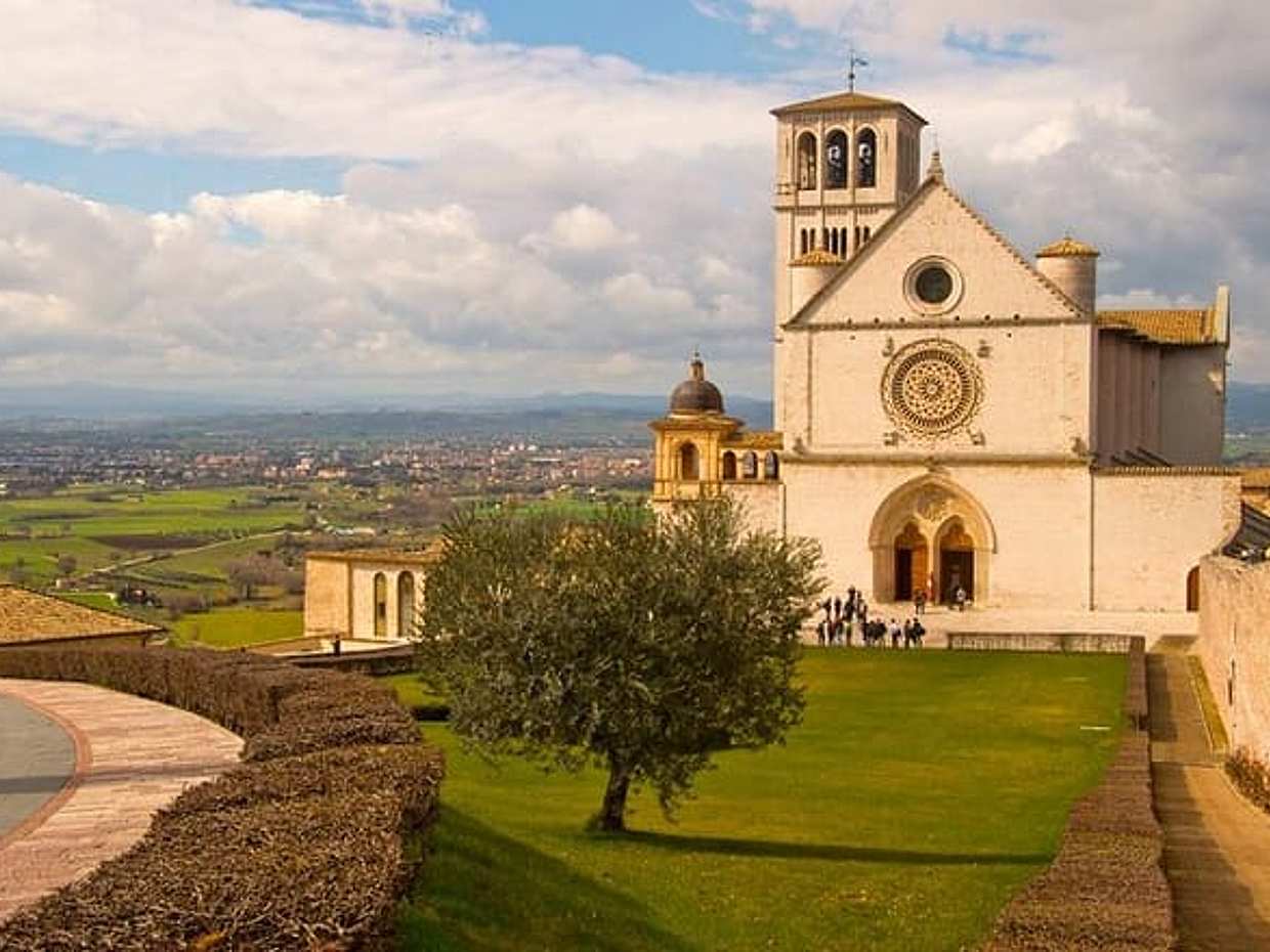 Assisi from Rome - Private Day Tour with Luxury Car