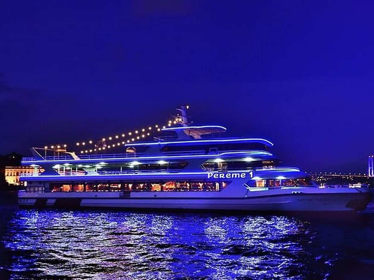 Istanbul Bosphorus Dinner Cruise Turkish Night with Private Table, photo 2