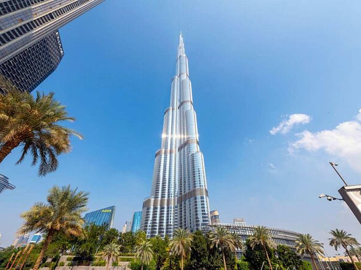 Dubai Mall winkelen, bezoek aan de 124e/125e verdieping van de Burj Khalifa & Musical Fountain Show met Lake Ride tour met privétransfers in de Verenigde Arabische Emiraten.
, photo 4