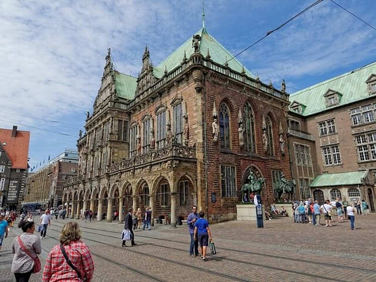 Private Transfer from Hamburg to Bremen with an English Speaking Driver