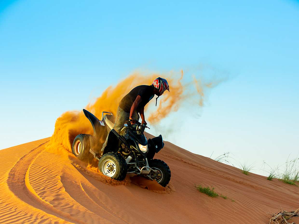 RAK Safari matinal con desayuno y quad desde Fujairah, Emiratos Árabes Unidos