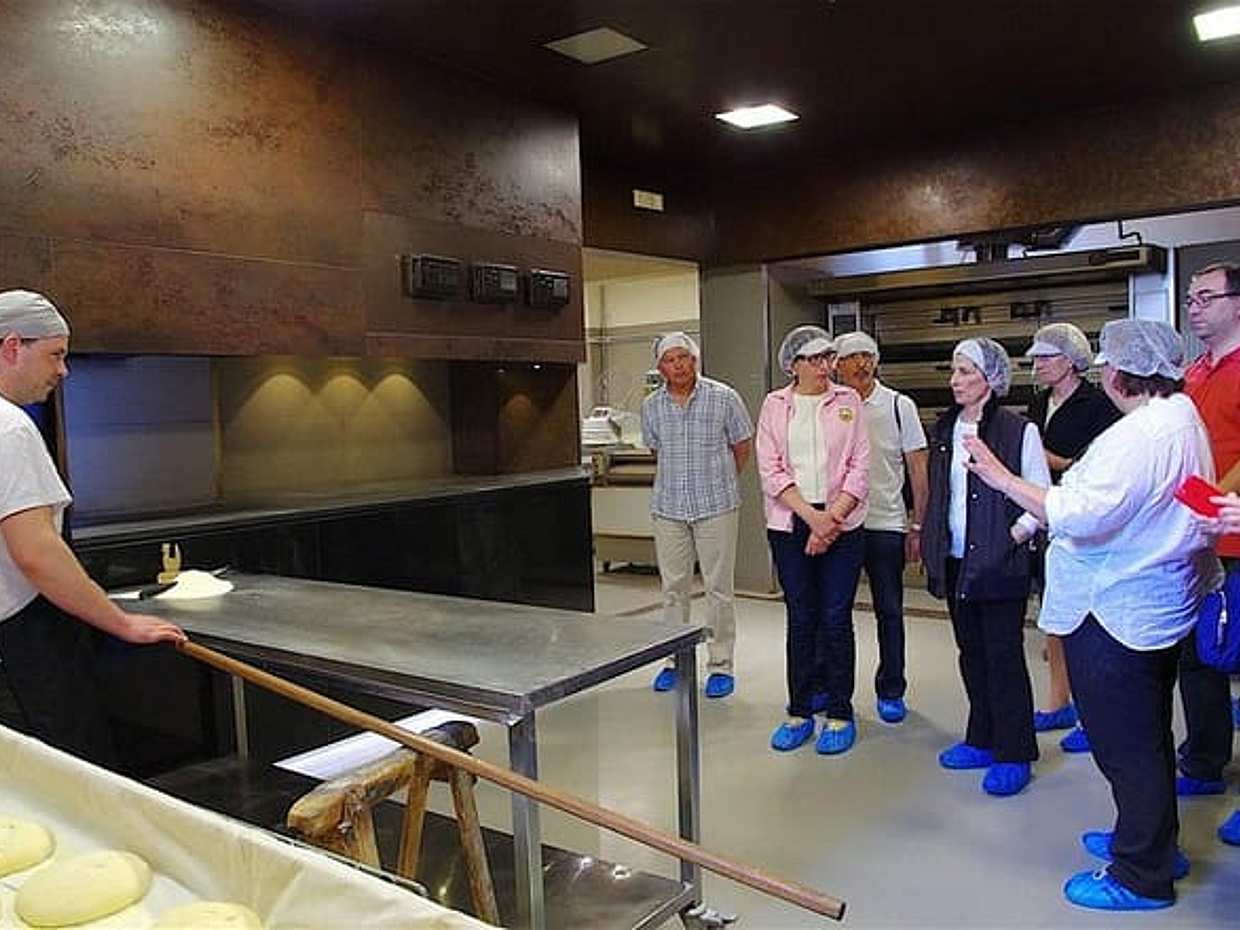 Bread-making workshop in Matera with tasting & wine
