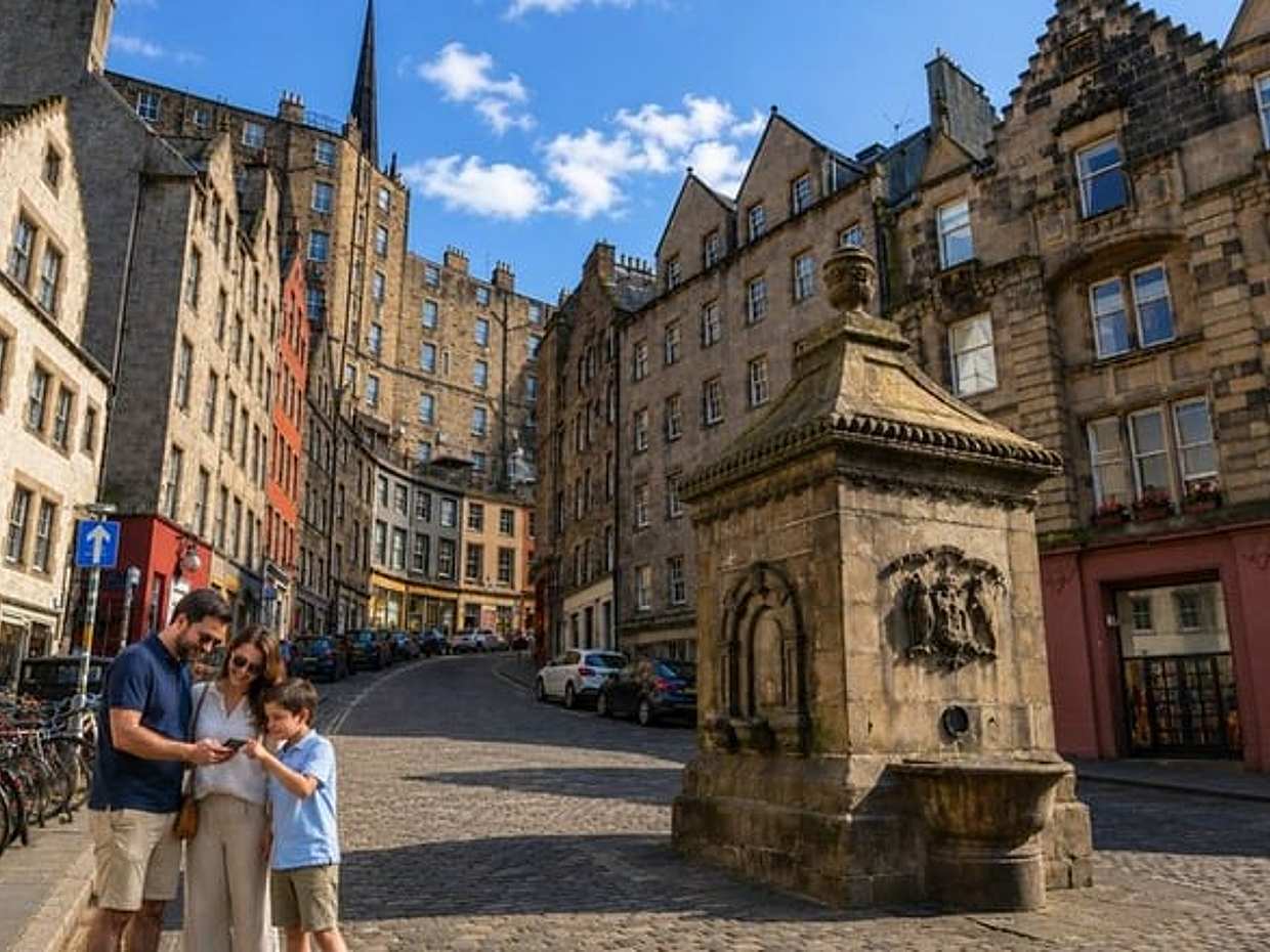 Edinburgh Scavenger Hunt & Highlights Self-Guided Walking Tour, photo 4