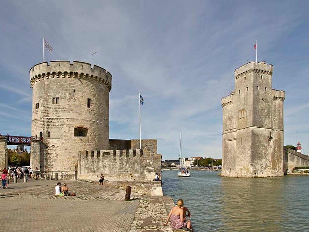 La Rochelle Private Shore Excursion: Green Venice & Wine Tasting