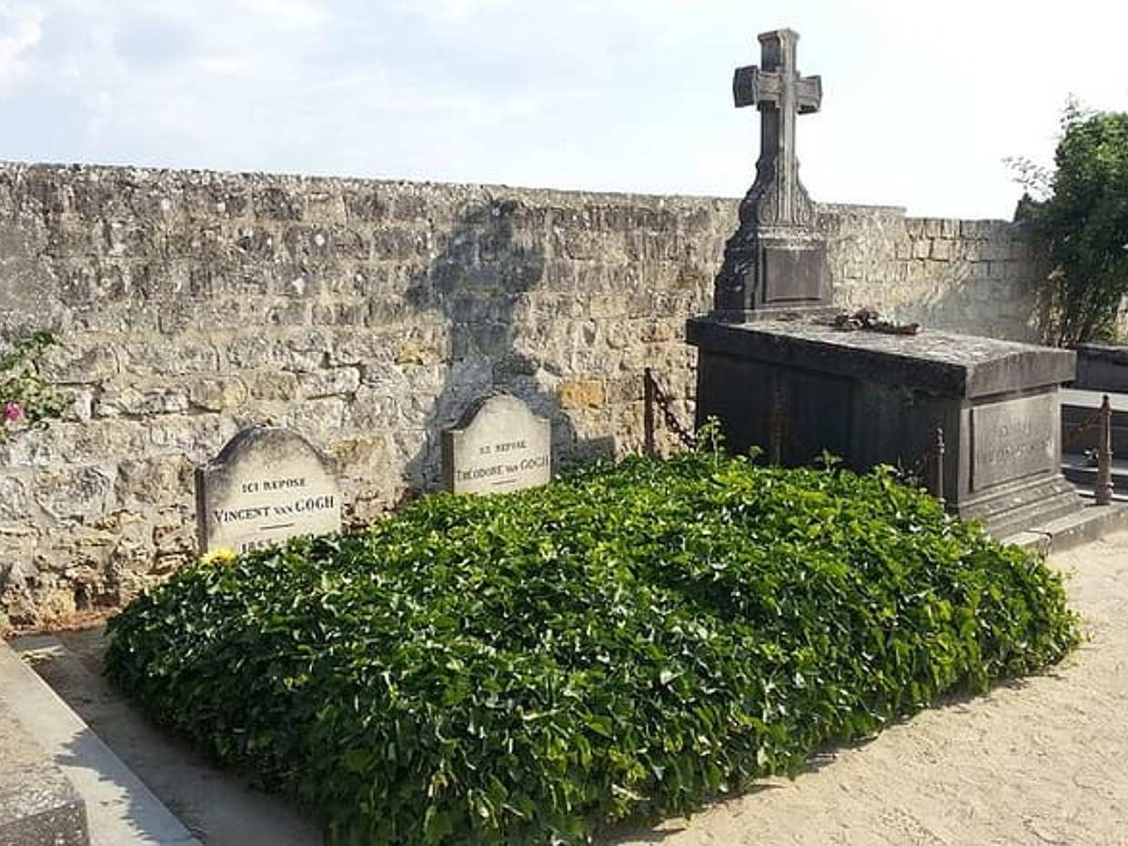 Private day trip from Paris to Auvers-sur-Oise with local driver in France