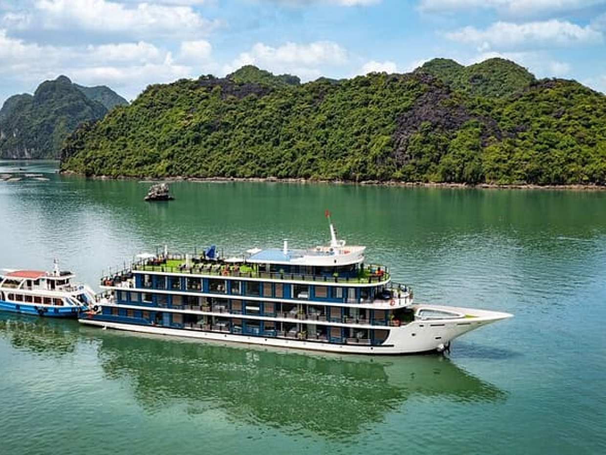 Luxury Doris Cruise 3 Days Explore Halong & Lan Ha Bay Private Balcony