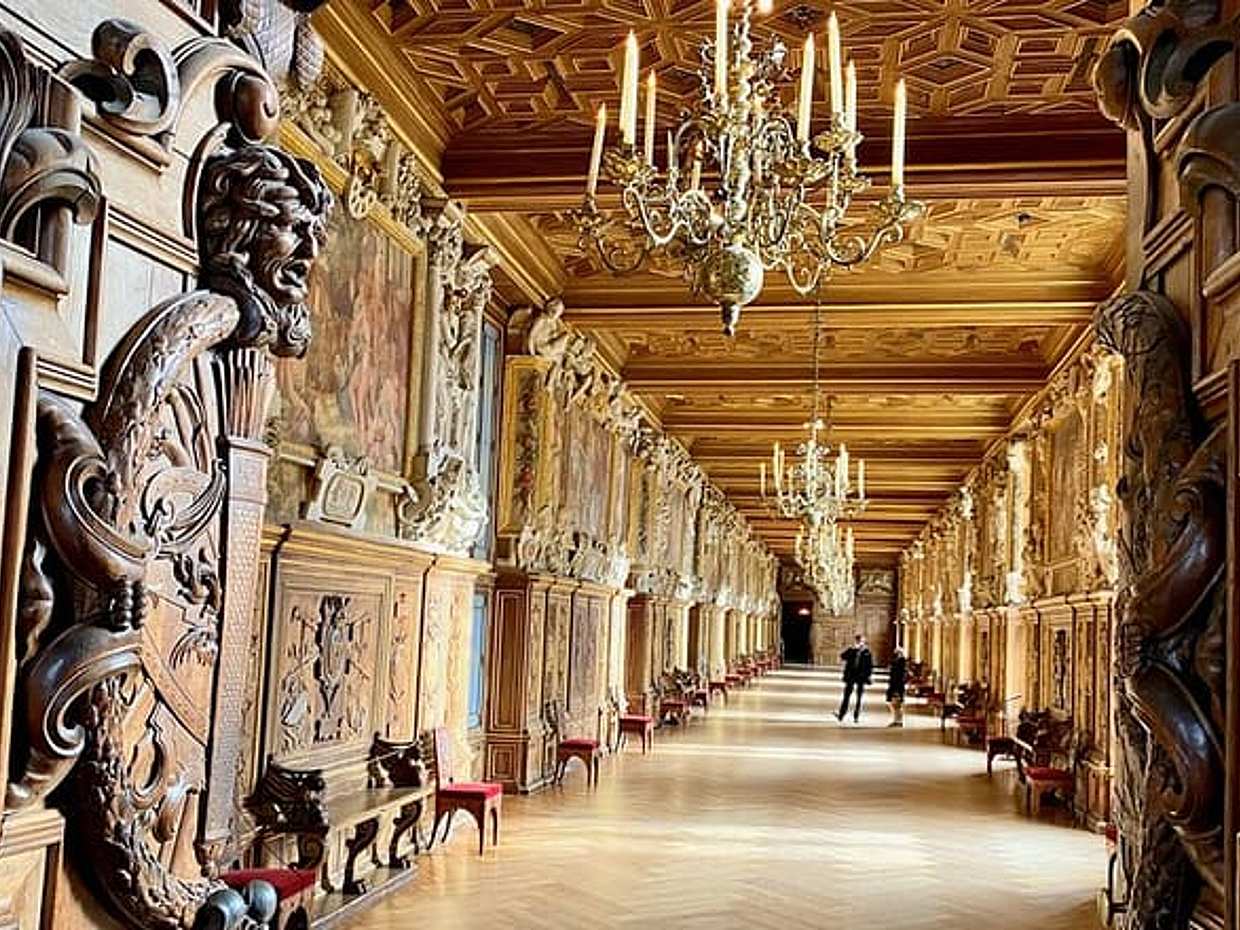 Fontainebleau, Versailles, Trianon Small group from Paris.