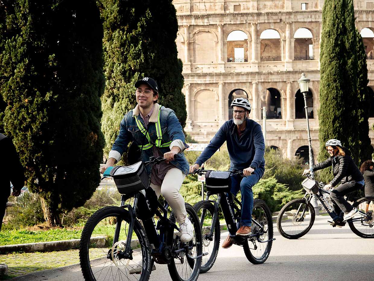 Half-Day WOW Rome Highlights Bike Tour with Skip-the-Line Colosseum Guided Visit in Italy, photo 2