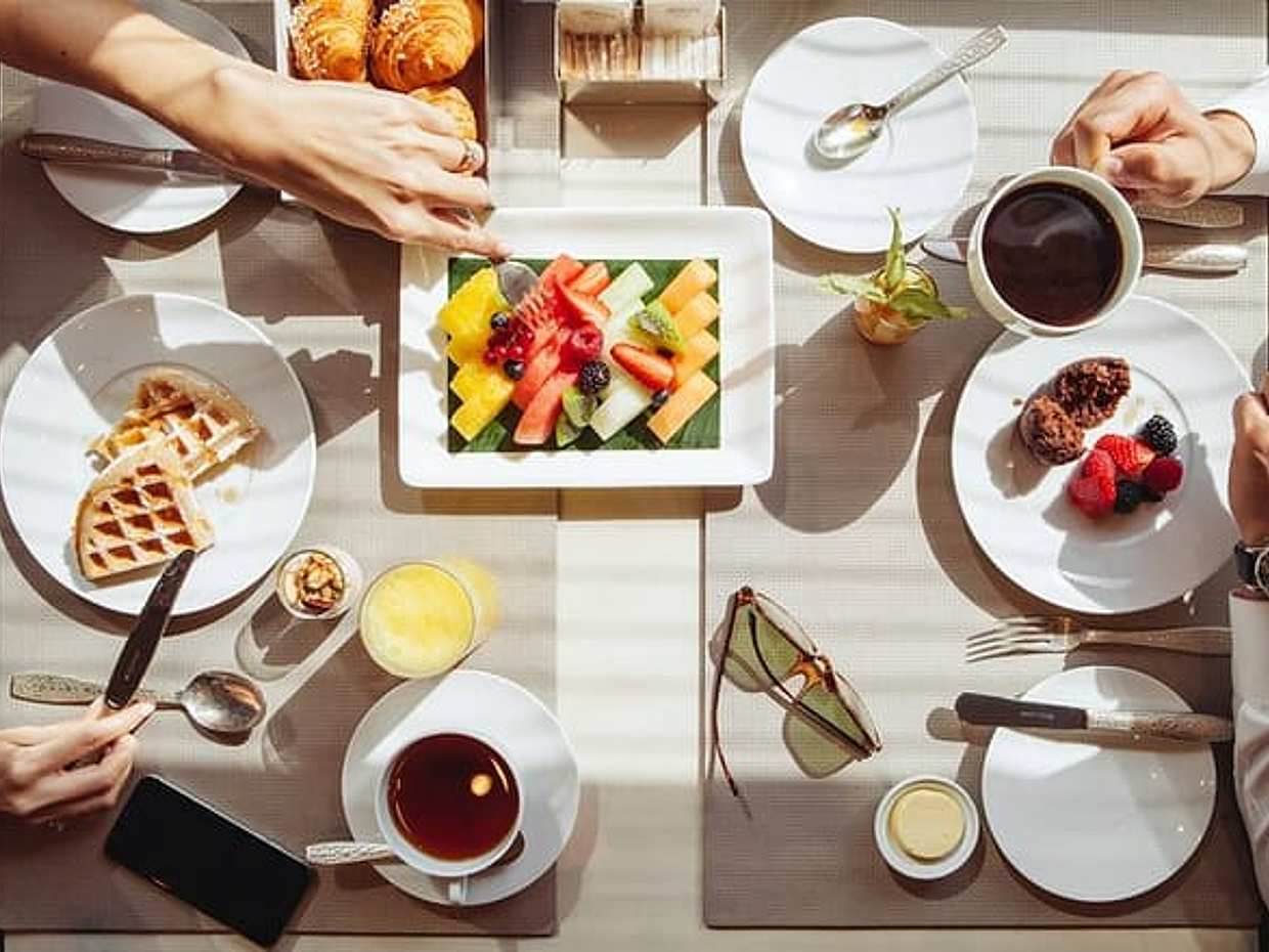 Buffet Dining in Armani Hotel