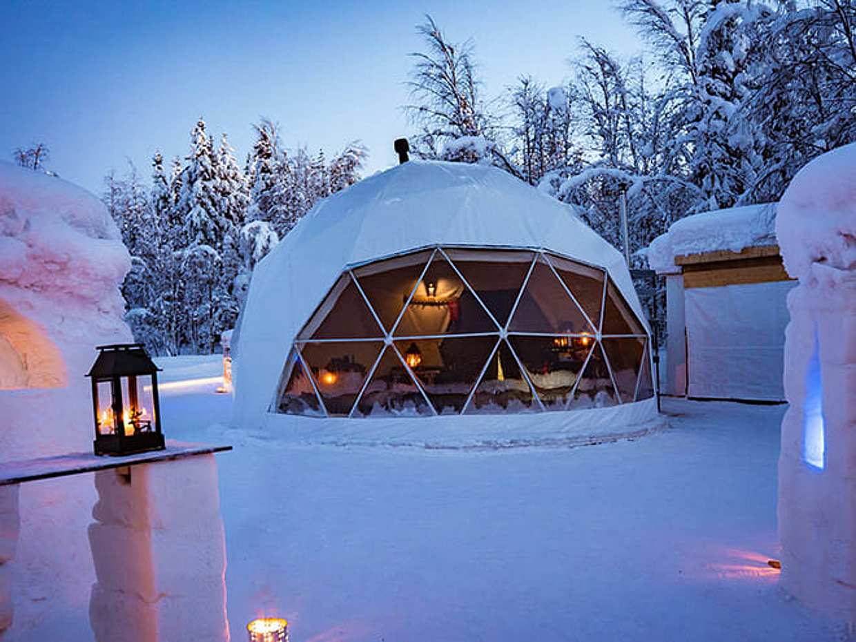 Blue Moment at Polarman’s Camp — early evening winter experience, Levi ®