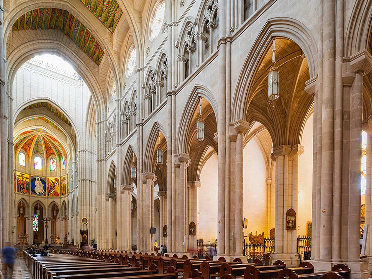 "Secretos de la Catedral de la Almudena, Palacio Real y Recorrido a Pie en Madrid, España", photo 5