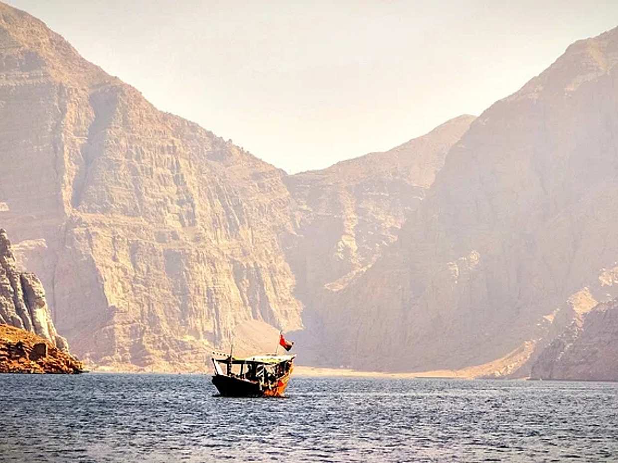 Musandam Khasab Ganztägige Dhau-Bootsfahrt ab Dubai in den Vereinigten Arabischen Emiraten, photo 4