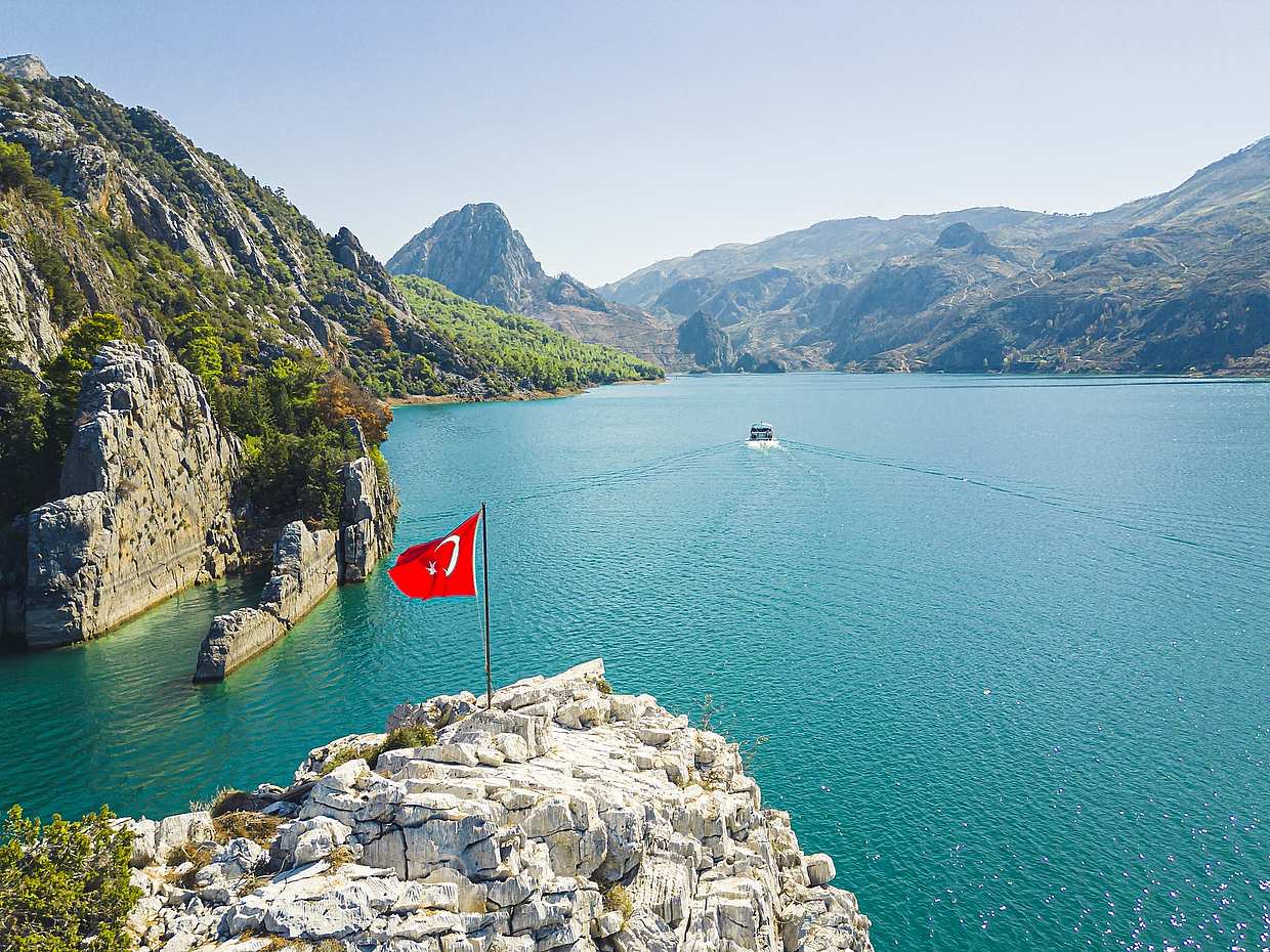 Malachite Kingdom: Excursión en barco por el Cañón Verde desde Alanya en Turquía
