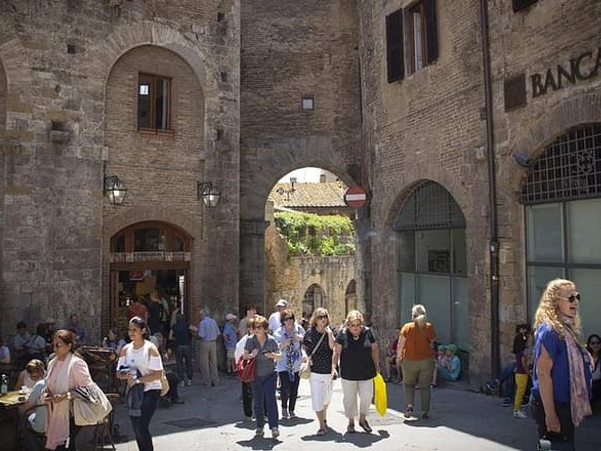 From Florence: Classic Chianti Villages, San Gimignano and Wine Roads by Minivan, photo 4