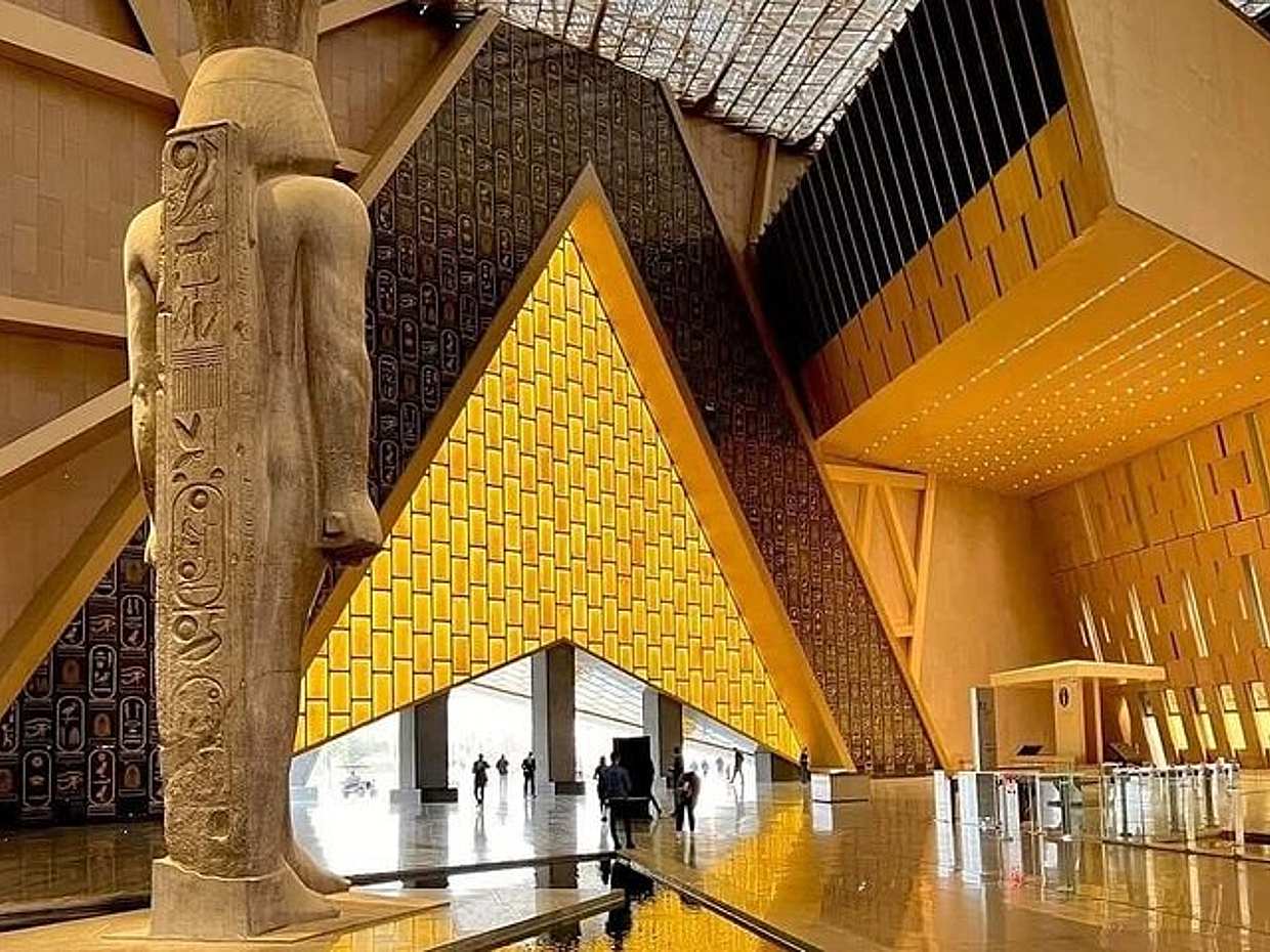 From Hurghada: Small Group Full-Day Tour to Egyptian Grand Museum GEM & Giza Pyramids