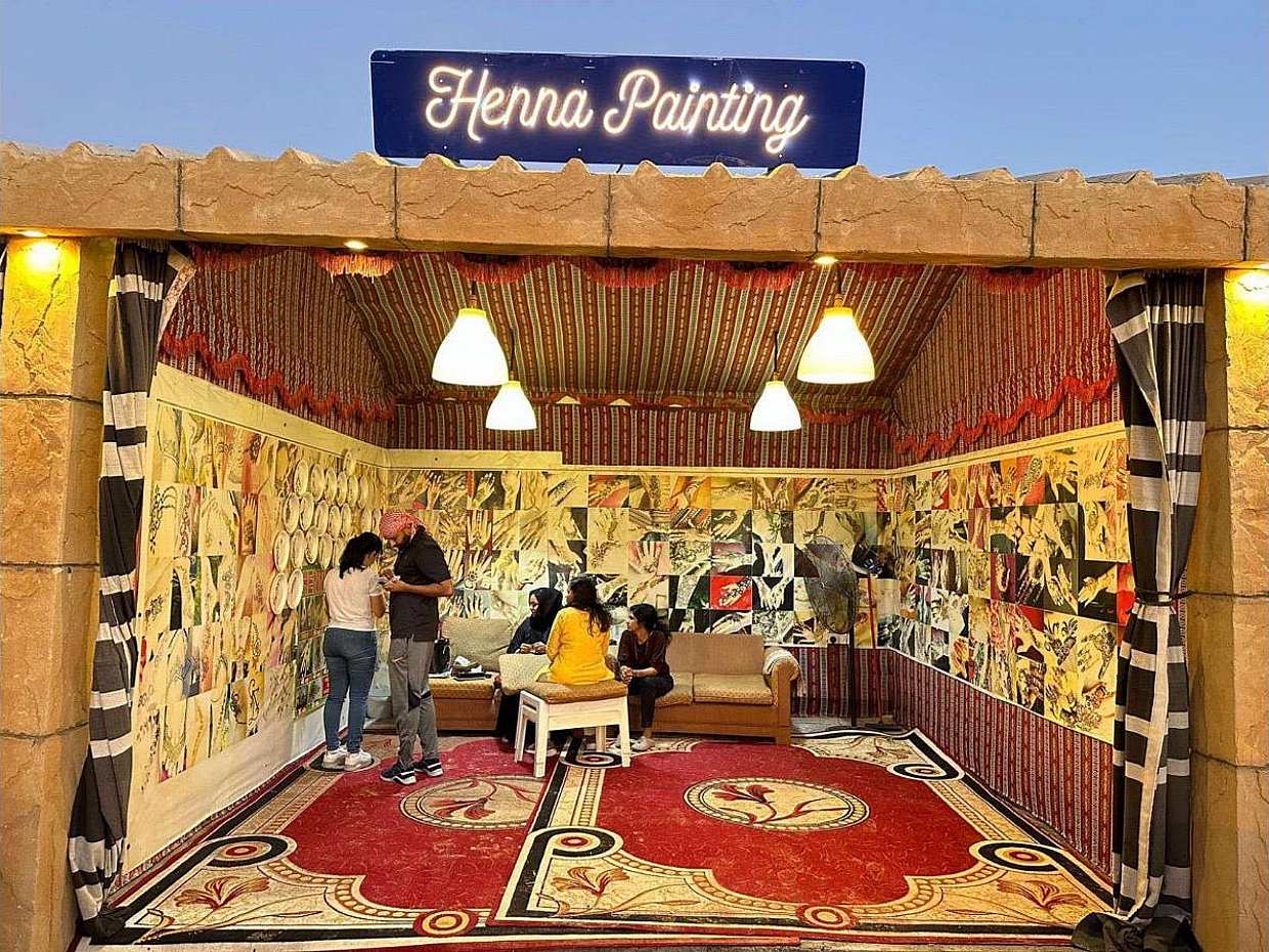 VIP Evening Desert Safari with Live BBQ Dinner in United Arab Emirates, Dubai