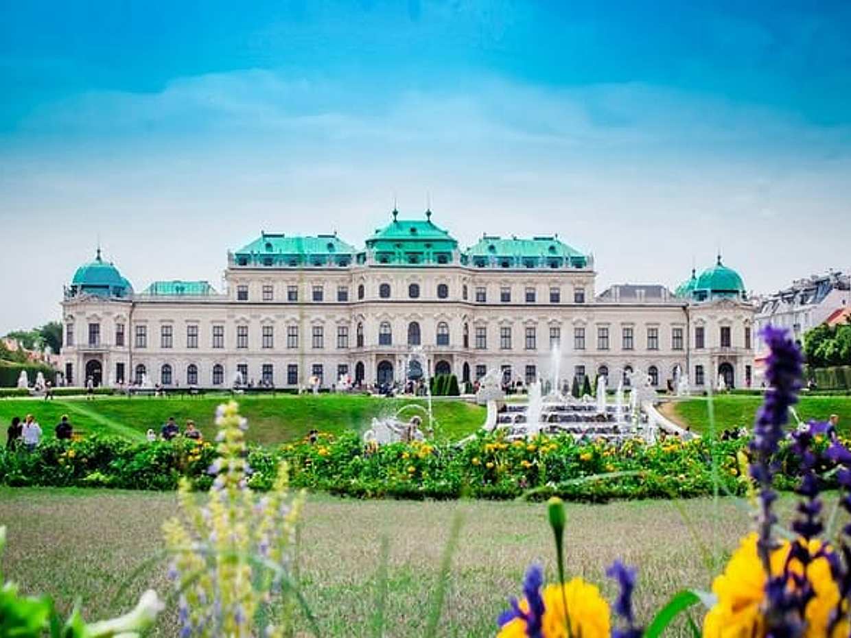Private Transfer from Budapest to Vienna, English-speaking driver