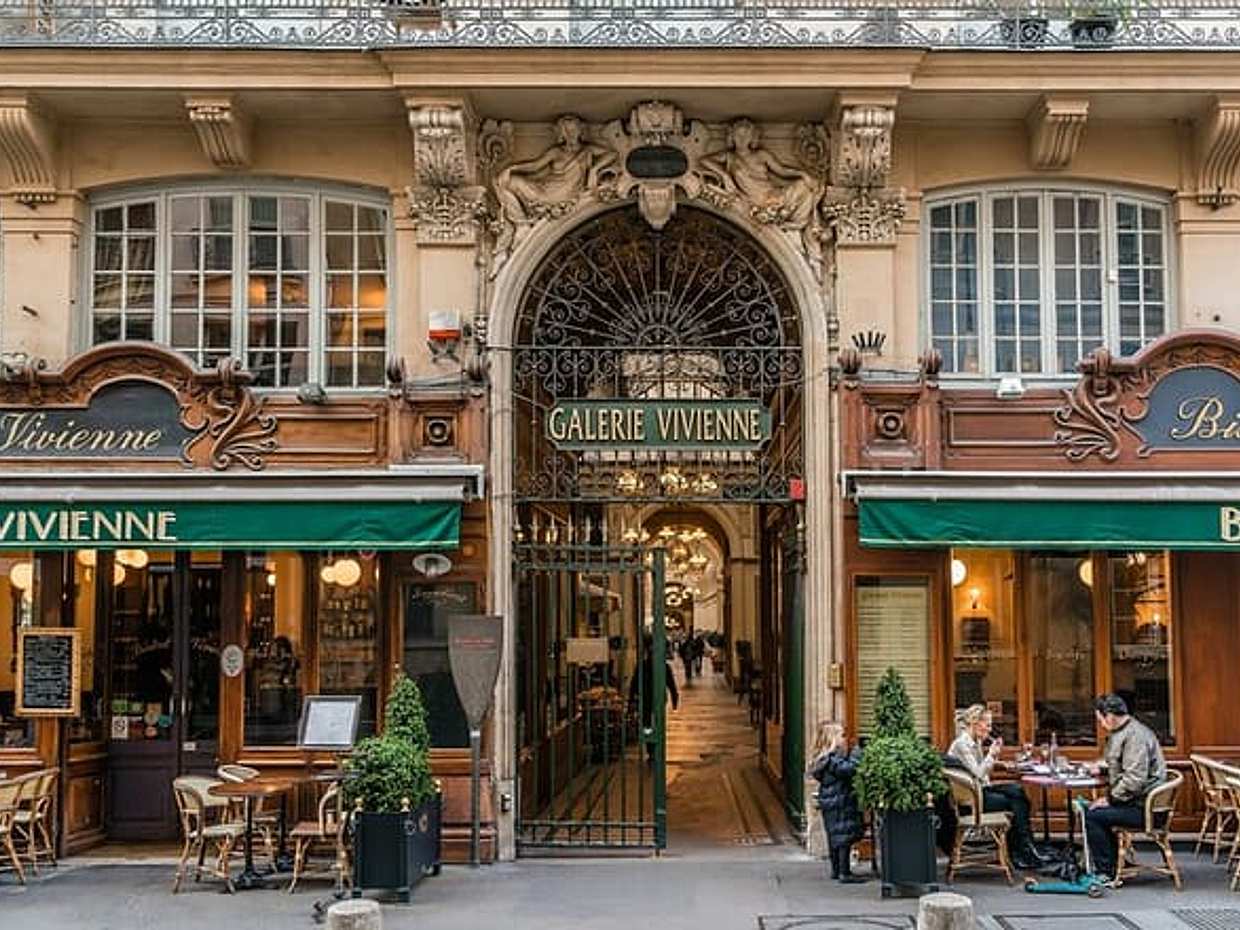 Paris Private Tour: Hidden Gems and Trendy Quarters with Coffee in France