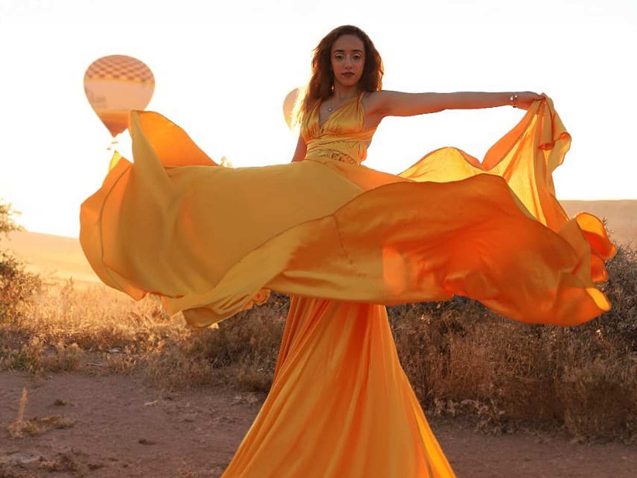 Sunrise Photo Shooting with Flying Dresses in Turkey, Cappadocia, photo 2