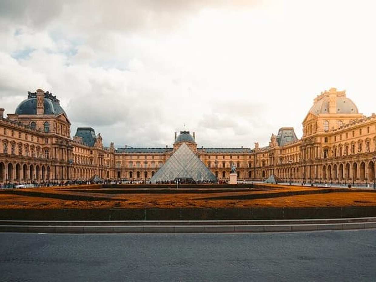 8 hours Paris Tour with Louvre Museum, Saint-Germain-des-Pres and Dinner cruise, photo 2