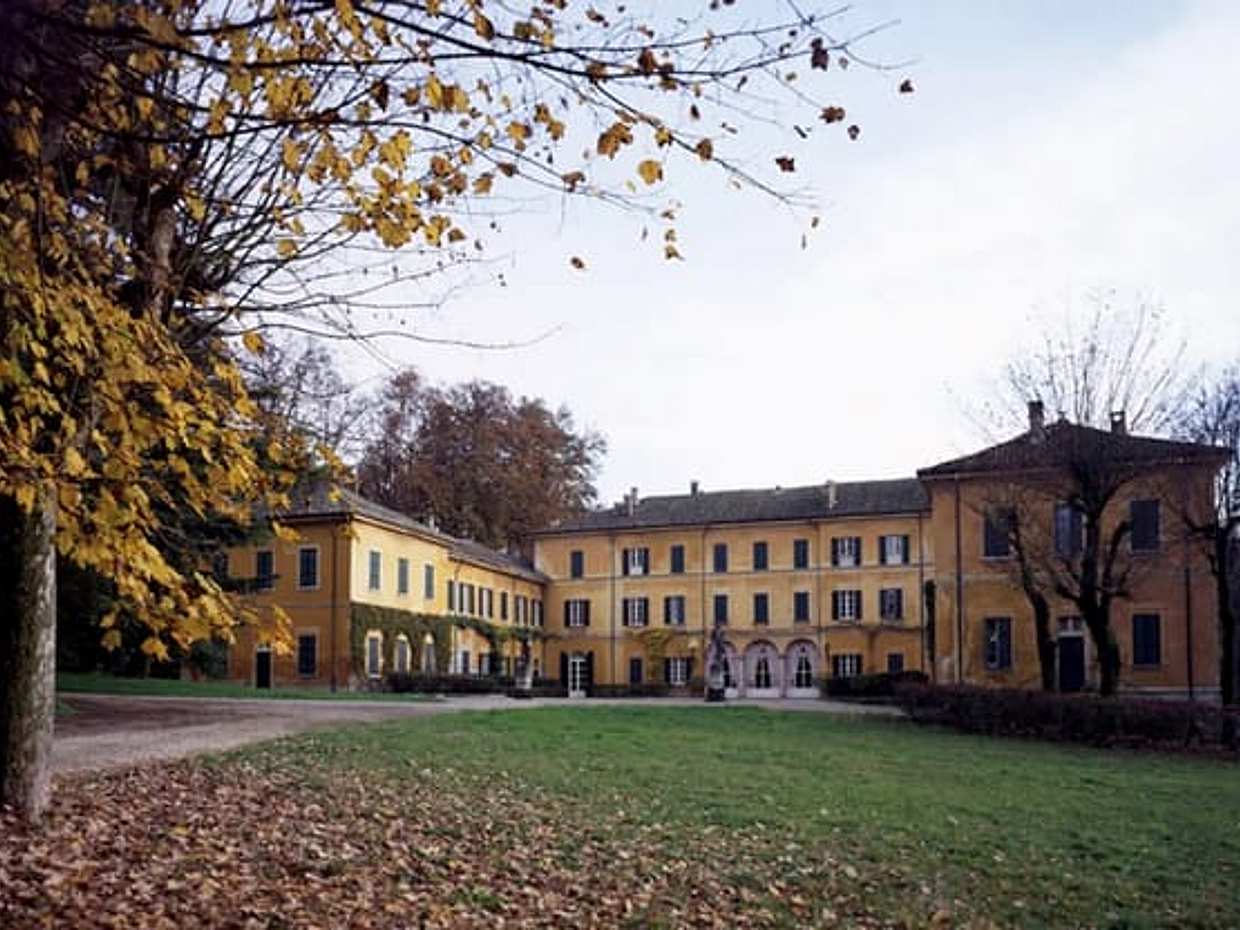 Wine Tasting and Winery Tour of Oltrepò Pavese tradition
