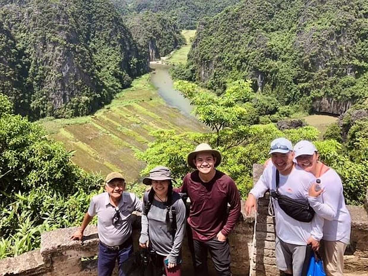 1 Day Luxury Tour in Hoa Lu, Trang An & Mua Cave Amazing View, photo 5