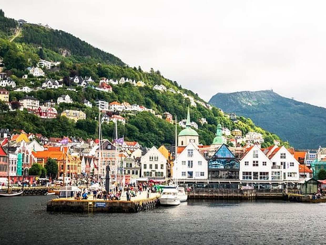 Group City Tour- Walking in Norway, Bergen, photo 2