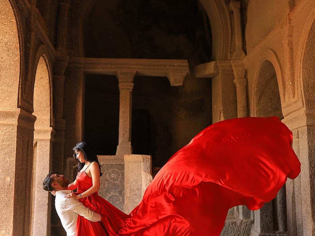Sunrise Photo Shooting with Flying Dresses in Turkey, Cappadocia, photo 4