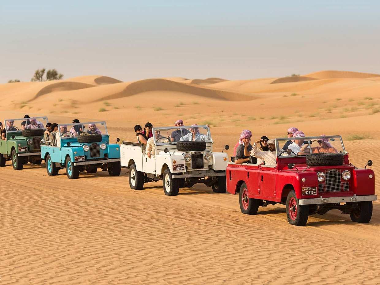 Dubai Miras Çöl Safarisi Vintage Land Rover ile Barbekü Akşam Yemeği, Birleşik Arap Emirlikleri, Sharjah