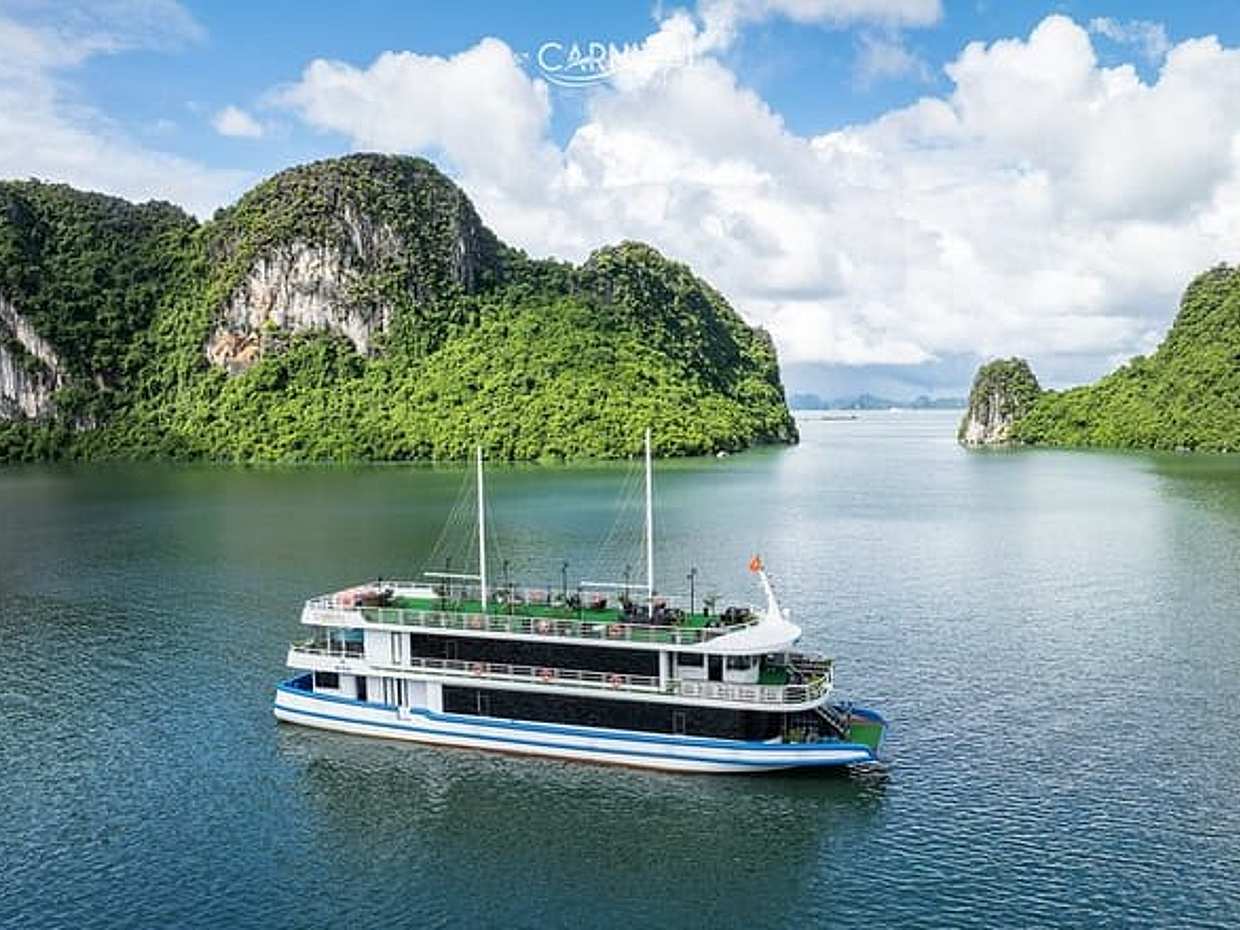 Hanoi : Halong 5 Star Cruise Explore Cave, Kayak, Party & Lunch, photo 3