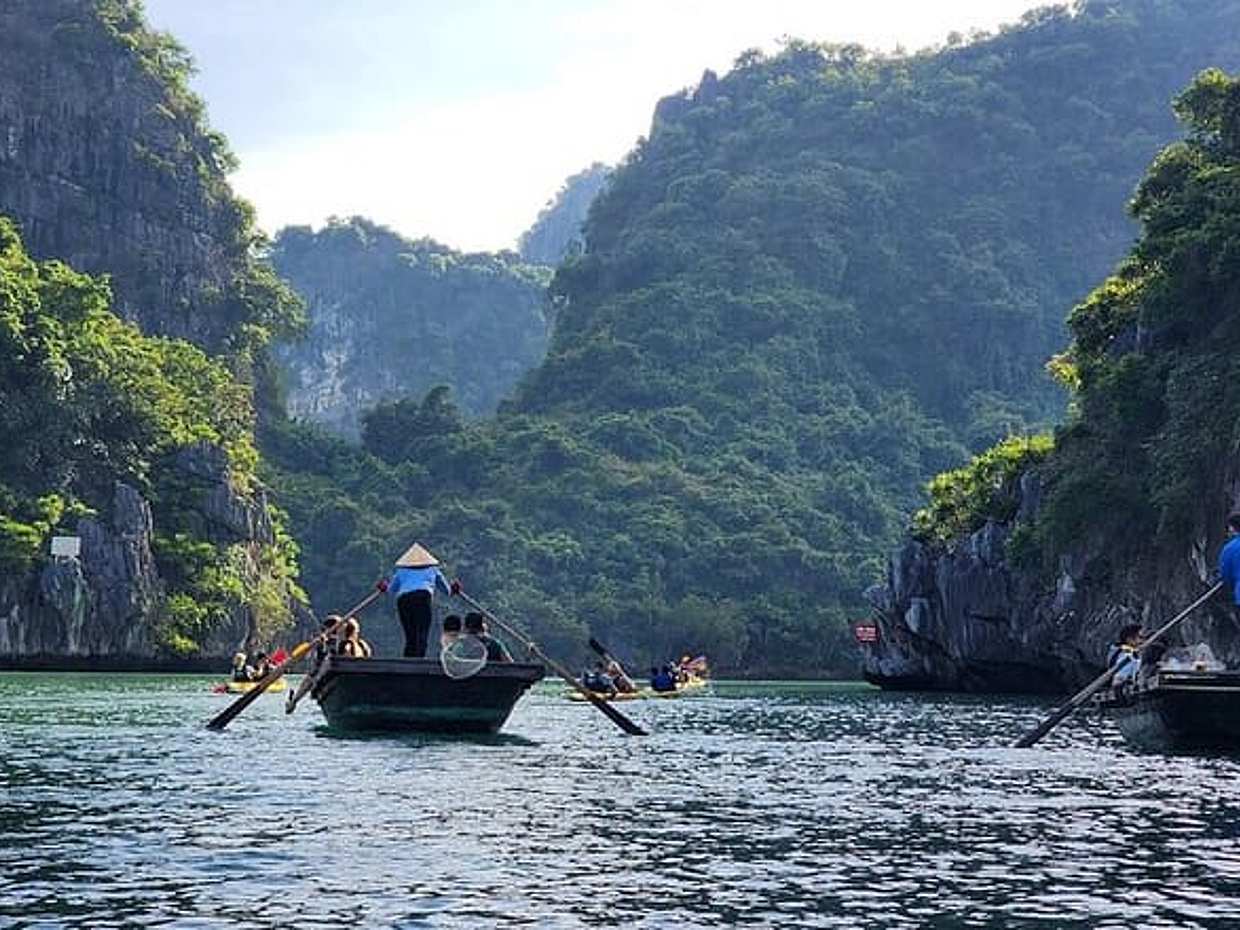 Halong Bay Overnight Cruise with Water Activities, Vietnam, photo 3
