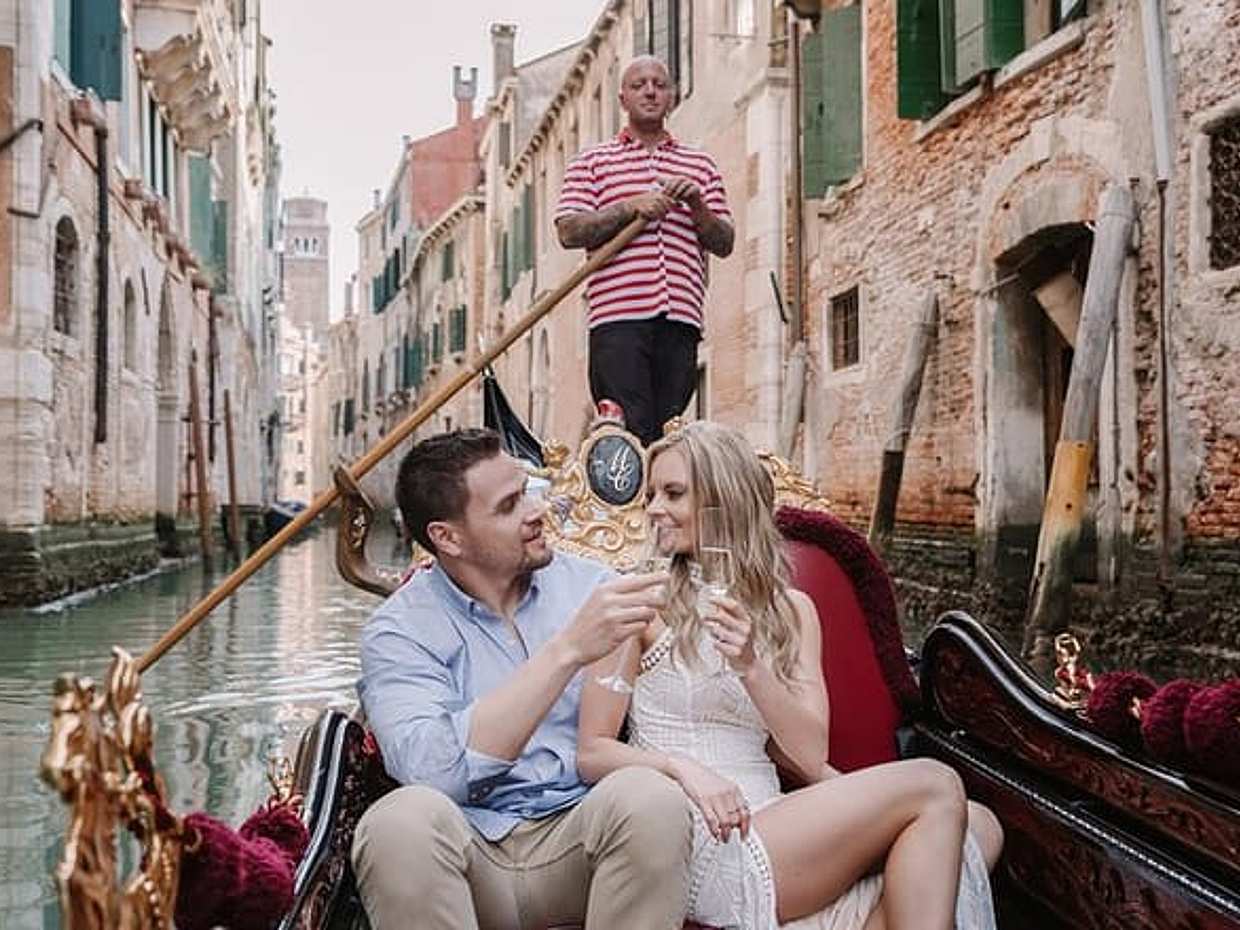 Gondola Ride with violinist and champagne, photo 3