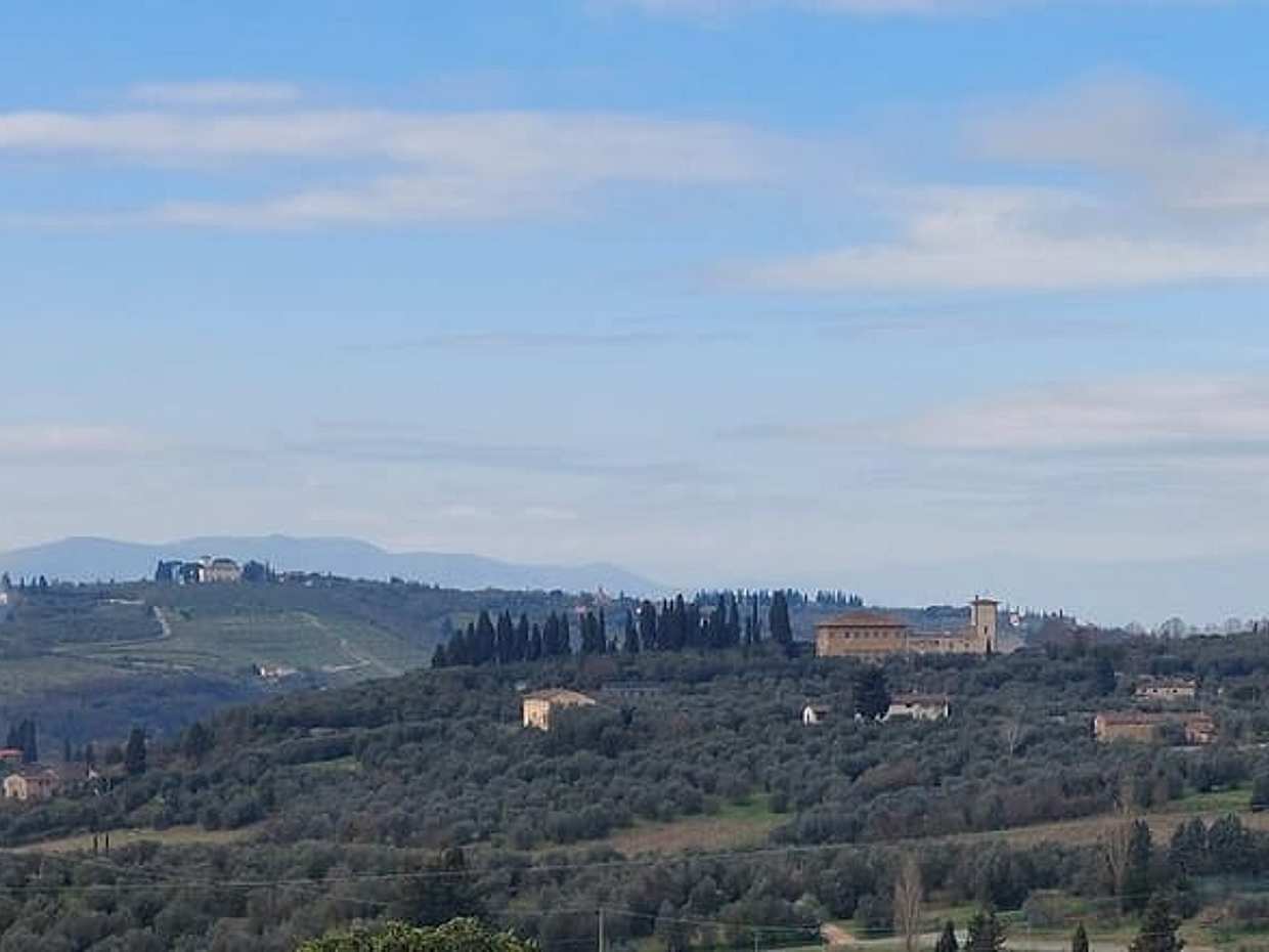 Discover Chianti as in the movie You Me and Tuscany open top van, photo 4