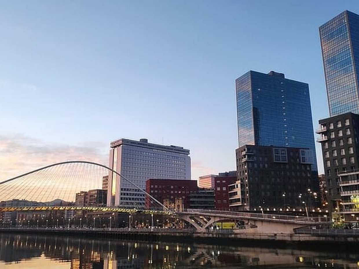Private Transfer From Barcelona To Bilbao With a 2 Hour Stop